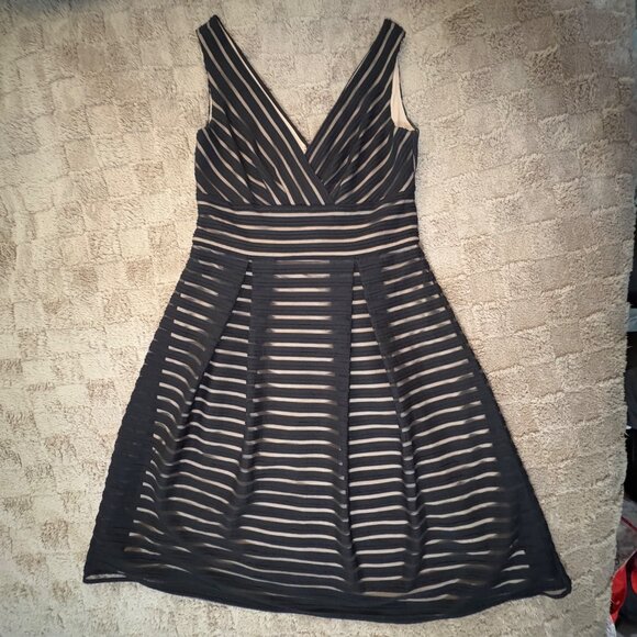 NWOT White House Black Market Shadow Stripe V Neck Flare Cocktail Party Dress 6 - Picture 2 of 9